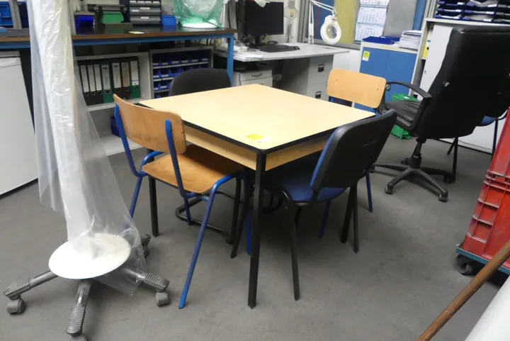 Tisch mit 4x Stuhl Maße in cm ca. 80 x 80